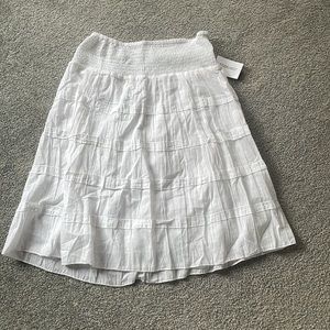 Women’s Size Medium Knee Length White Skirt BRAND NEW
